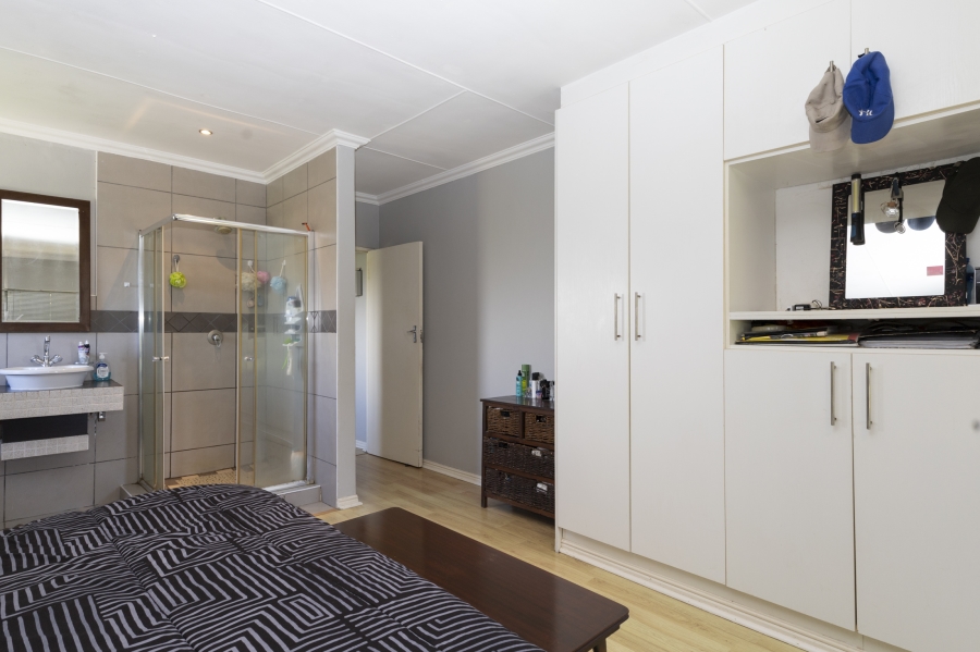 4 Bedroom Property for Sale in West Bank Eastern Cape